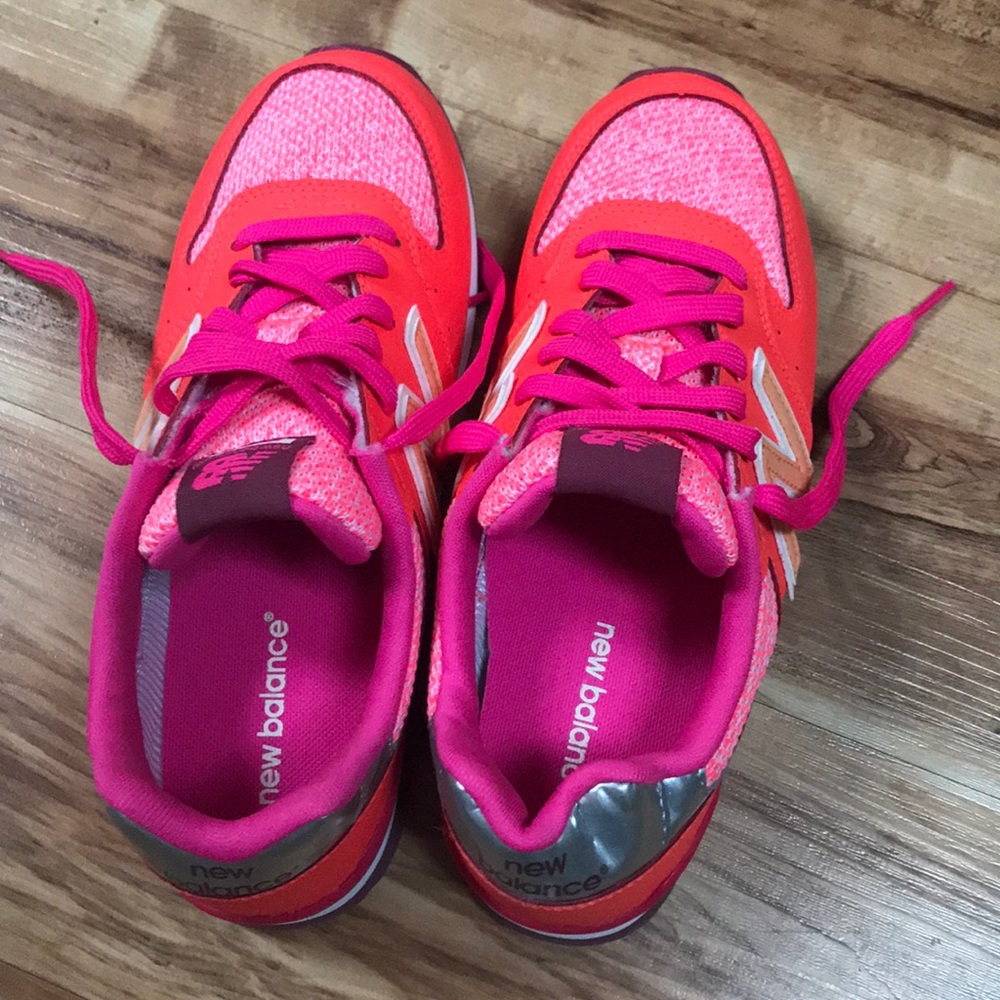 New balance tennis shoes